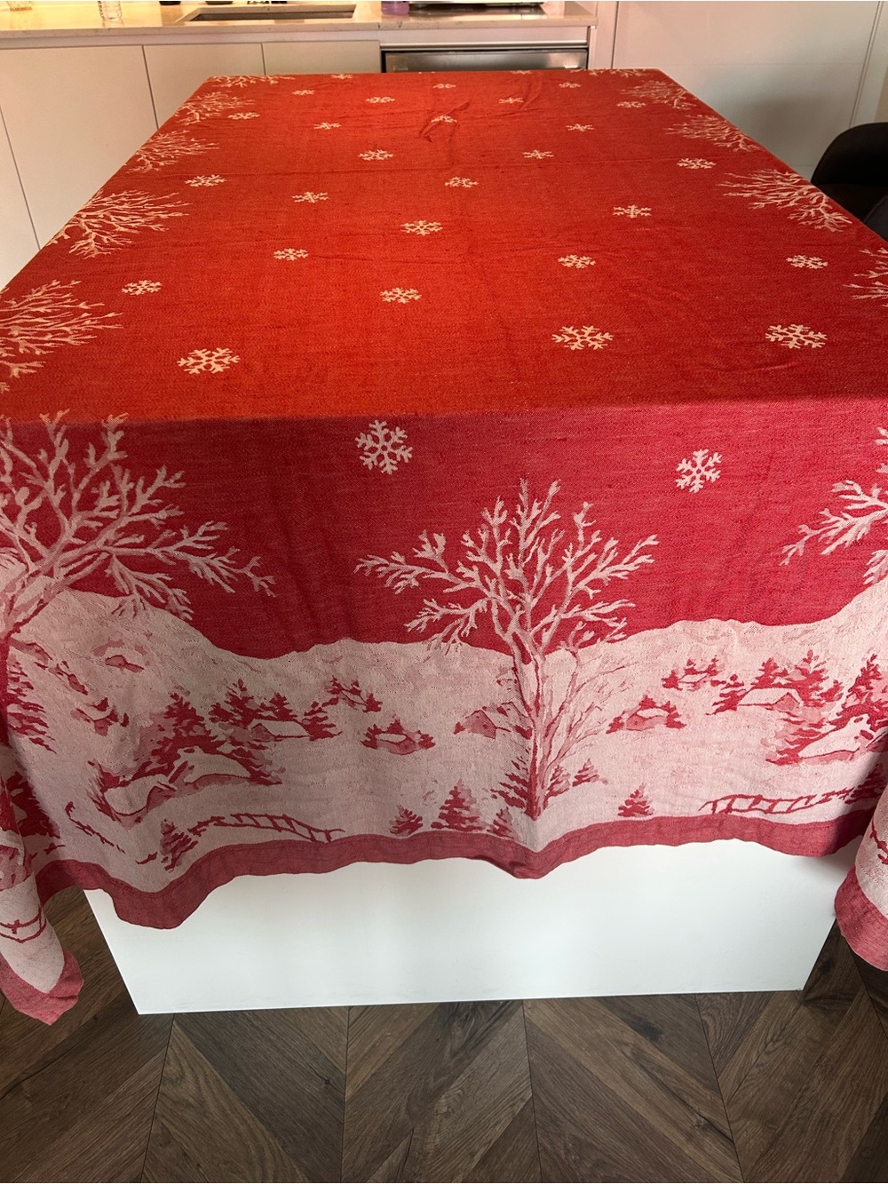Williams Sonoma Snowfall Jacquard Linen/Cotton Tablecloth 70” x 108” Red